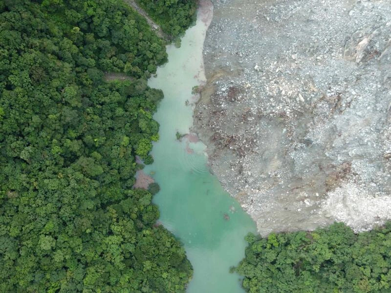 農業部：萬里溪堰塞湖水位近溢流口 維持黃色警戒