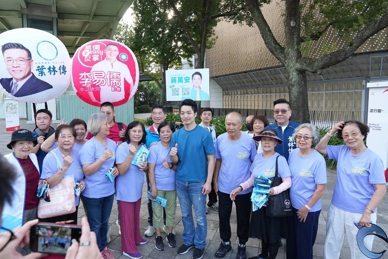 蔣萬安清晨訪花博公園、太平市場　市政行程外續拚選戰