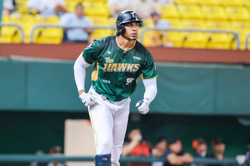 雄鷹齊名熱身賽王者悍將　13年來首見並列第1