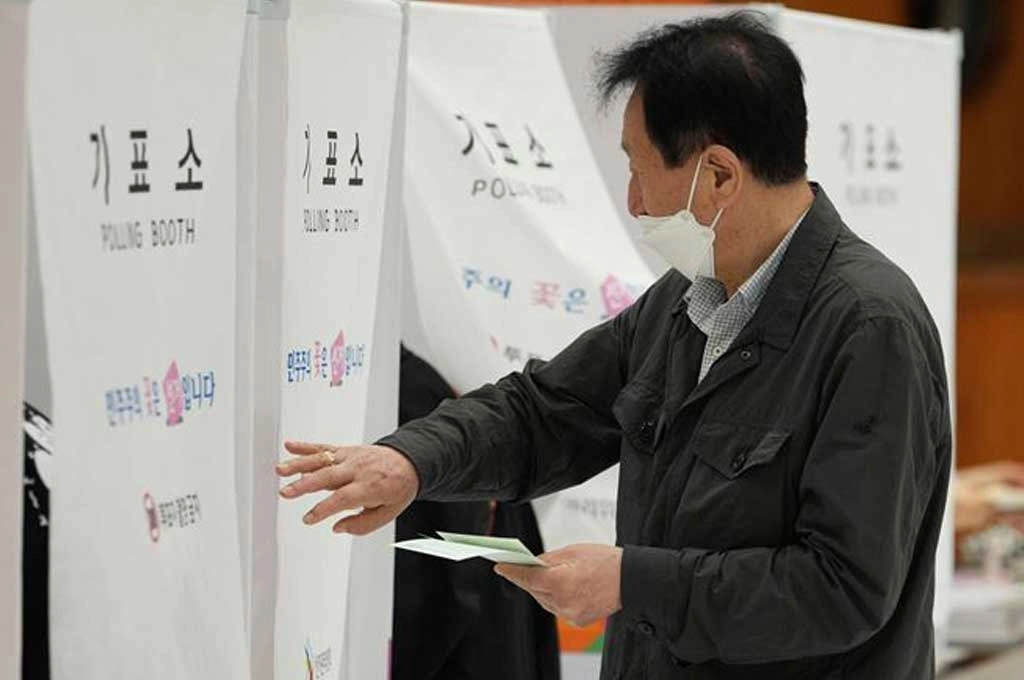 選舉竟然選到選票不夠！南韓地方選舉大亂　票箱遭群眾包圍35小時