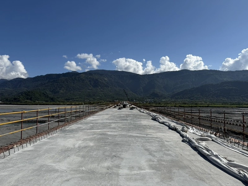 花蓮玉里高寮大橋合龍 拚提前通車