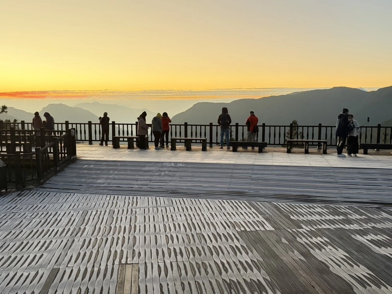 氣溫驟降太平山結霜