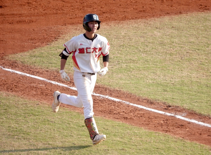 大專棒球聯賽　輔仁蔡承晉開轟