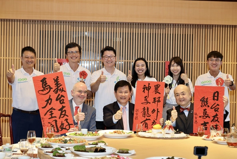 農青大使端年菜向林佳龍拜年　谷立言、片山和之來加菜