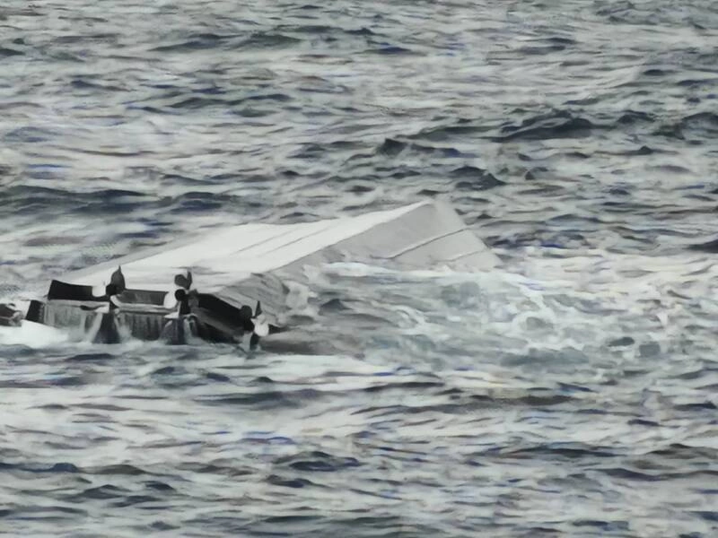 澎湖遊艇東吉海域進水翻覆　船上4人獲救