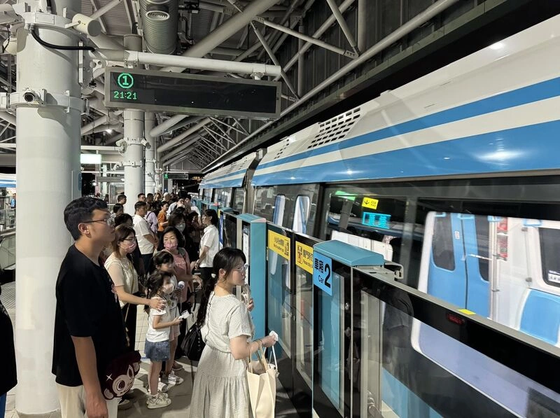 新北捷運三鶯線8/1起延長試營運時段 免費搭到8月底
