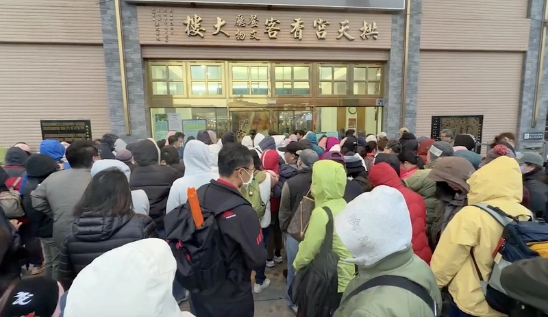 新年度求平安　白沙屯拱天宮拜斗登記吸引千人