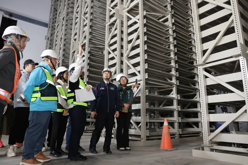就職7週年　黃偉哲視察國圖南館