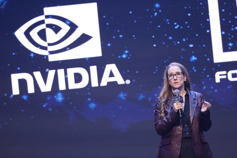 2025鴻海科技日　畢約林演講