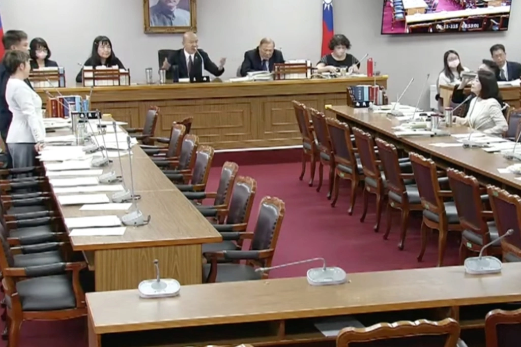 兩度發火！藍黨團ㄧ度拒簽朝野協商結論...韓國瑜轟「耍猴子」：立院被黑暗力量控制住了