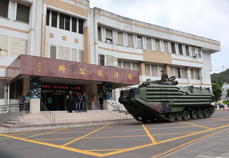 颱風巴威逼近　國軍AAV7兩棲突擊車進駐宜蘭蘇澳
