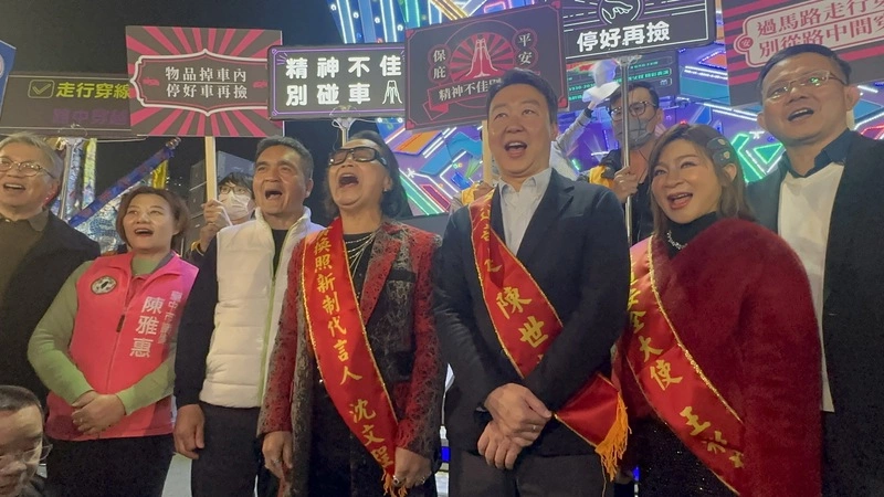 交通部前進夜市宣導高齡換照新制（3）