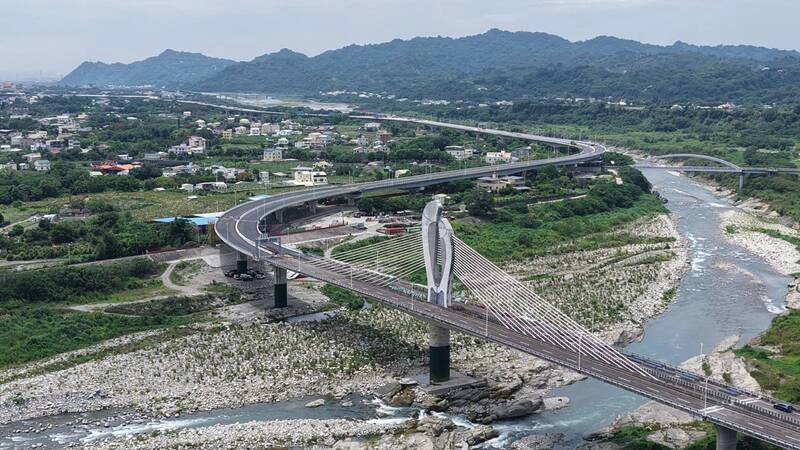 東豐快速道路 東勢至石岡段橋梁預計8月合龍