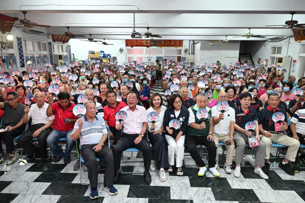 邱議瑩路竹座談爆場！跨派系力挺展團結氣勢　喊話「承接陳其邁彎道超車基礎，直線加速、油門催到底」帶領路竹贏、高雄贏