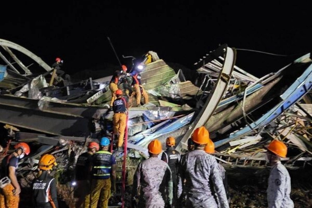 菲律賓垃圾山崩塌事故　海軍支援搜救