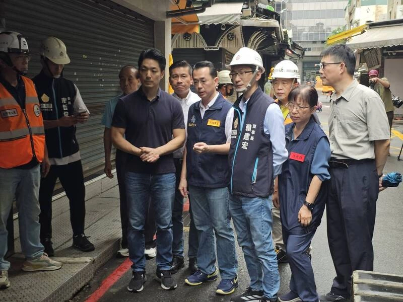 五分埔商圈路面塌陷　蔣萬安：預防性撤離8戶