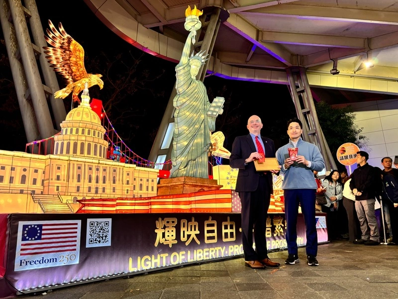 攜手谷立言點亮台北燈節　蔣萬安：照耀台美情誼