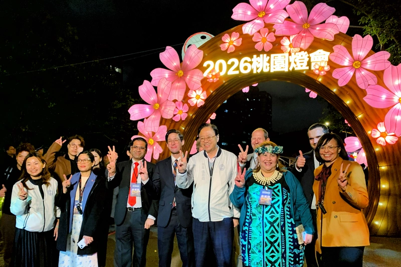 「飛馬耀桃園」燈會開幕　全金屬機械主燈點亮吸睛