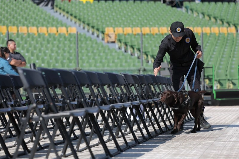 五月天台中開唱在即　警方偵爆犬投入實戰演練