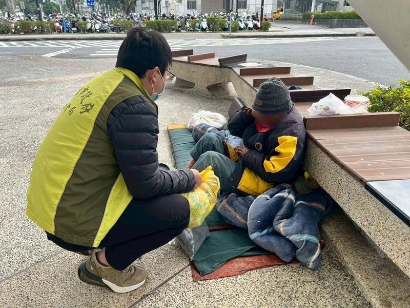 高市社會局啟動低溫關懷街友服務