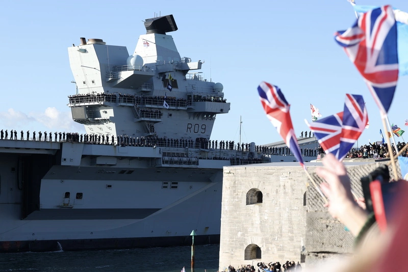 威爾斯親王號航空母艦返抵英國