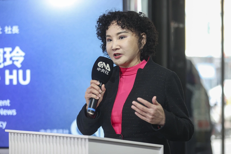 胡婉玲出席「明日世界」新聞攝影展開幕儀式