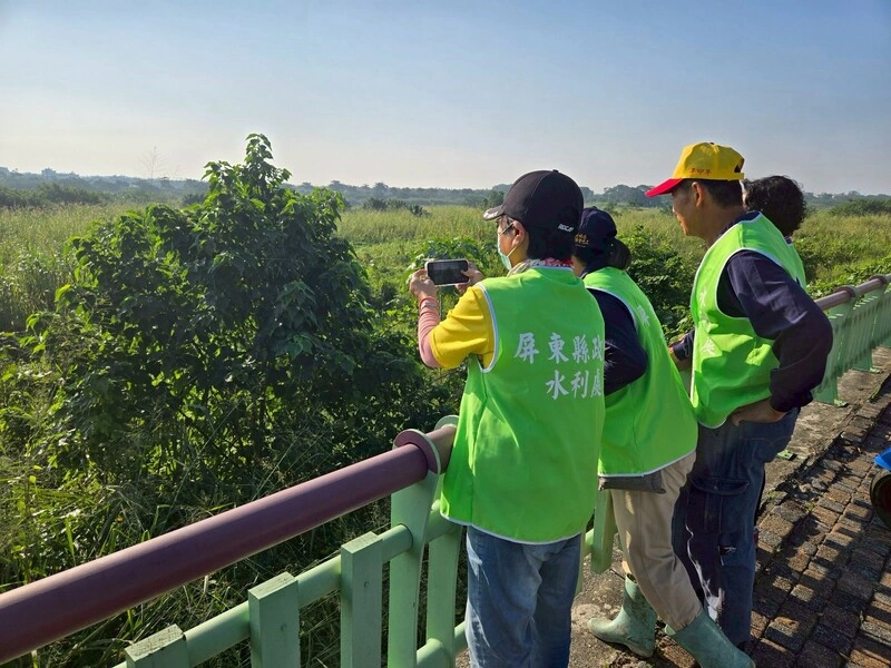 屏東水利志工加入綠鬣蜥通報助防治