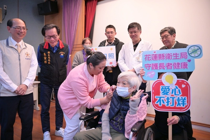 台灣疫苗推動協會捐贈花蓮縣府高劑量流感疫苗