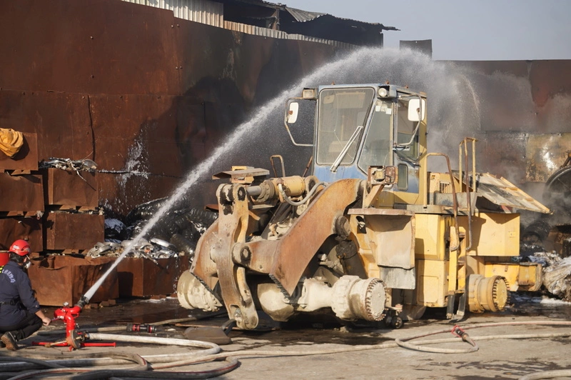 大寮資收廠火警　男切割不慎引燃輪胎環保局開罰