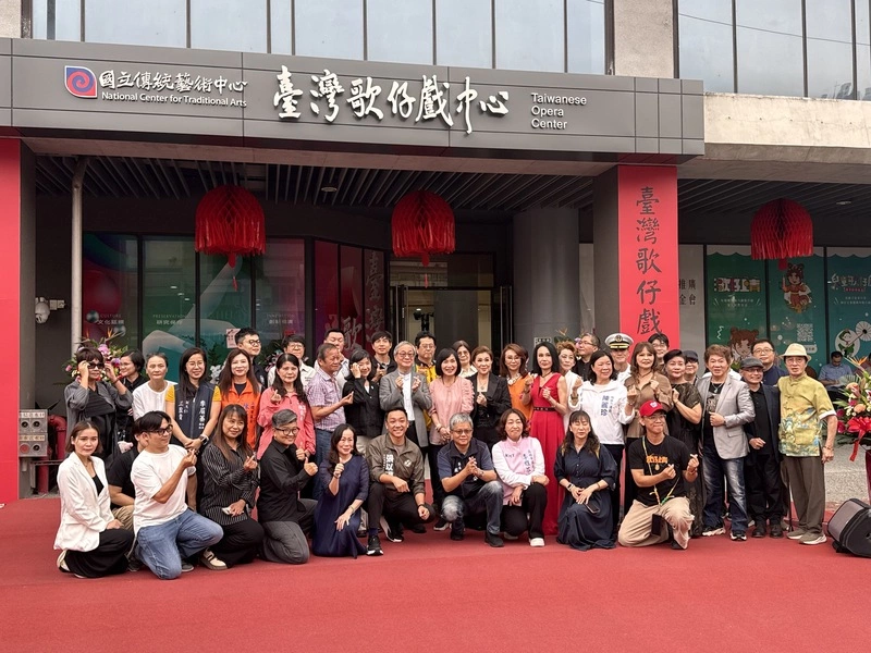臺灣歌仔戲中心掛牌　李遠：盼成左營藝術文化中心