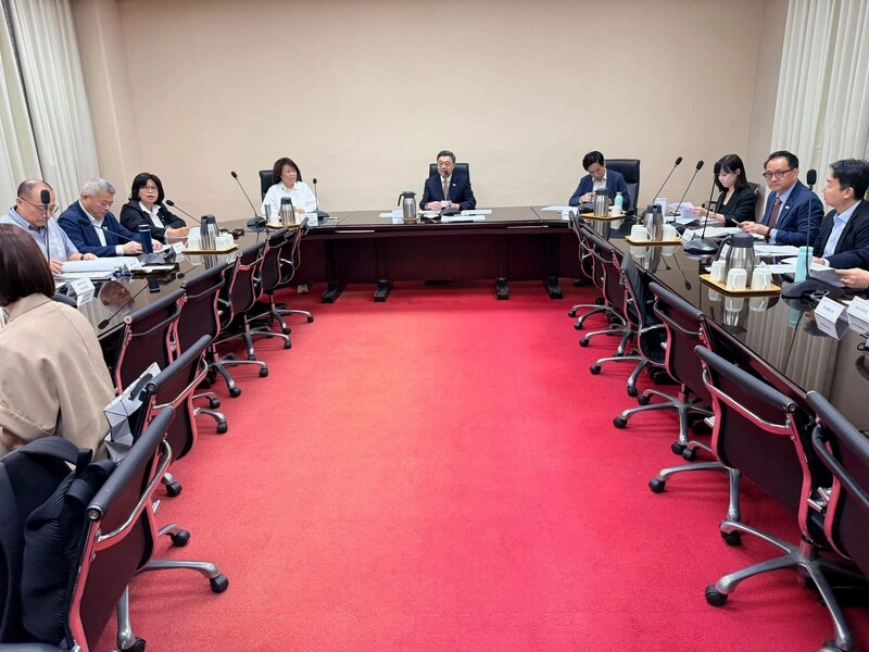 卓榮泰接見黃敏惠　允助BRT接駁量能、協商輕軌經費