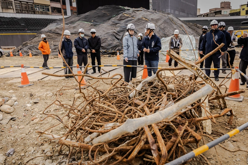 高虹安視察竹市棒球場改善工程