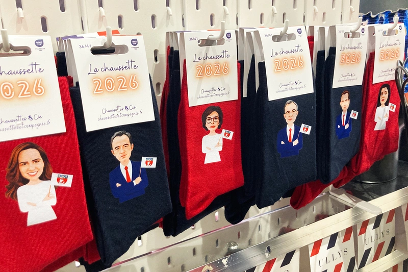 選情告急不如臭腳攻擊  巴黎市長候選人頭像襪熱賣