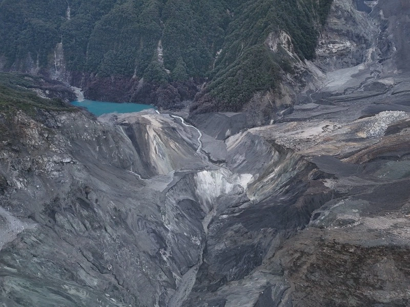 馬太鞍堰塞湖水量剩溢流前0.35%　穩定溢流