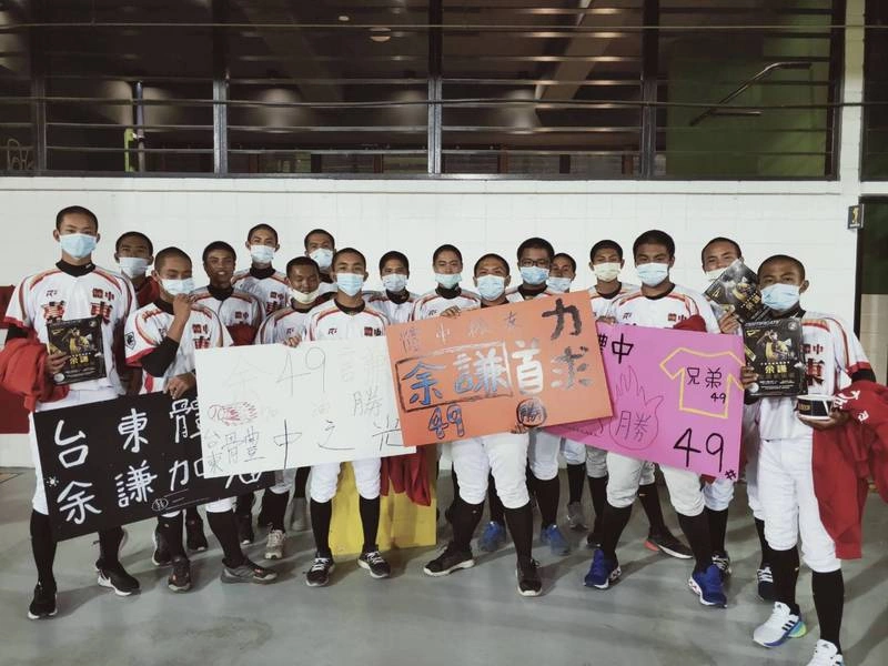 余謙生涯初登板拿勝投  兄弟擊敗悍將