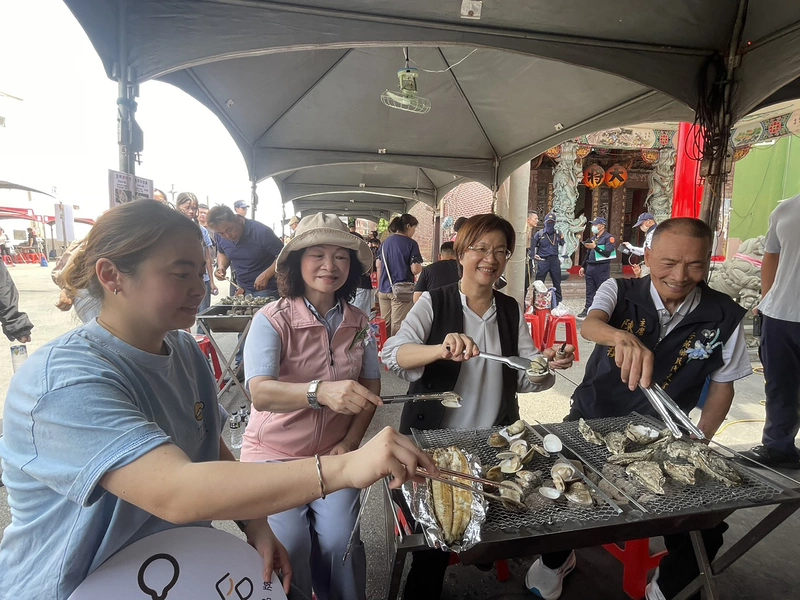 彰化王功漁火節千人烤蚵　音樂會煙火秀壓軸