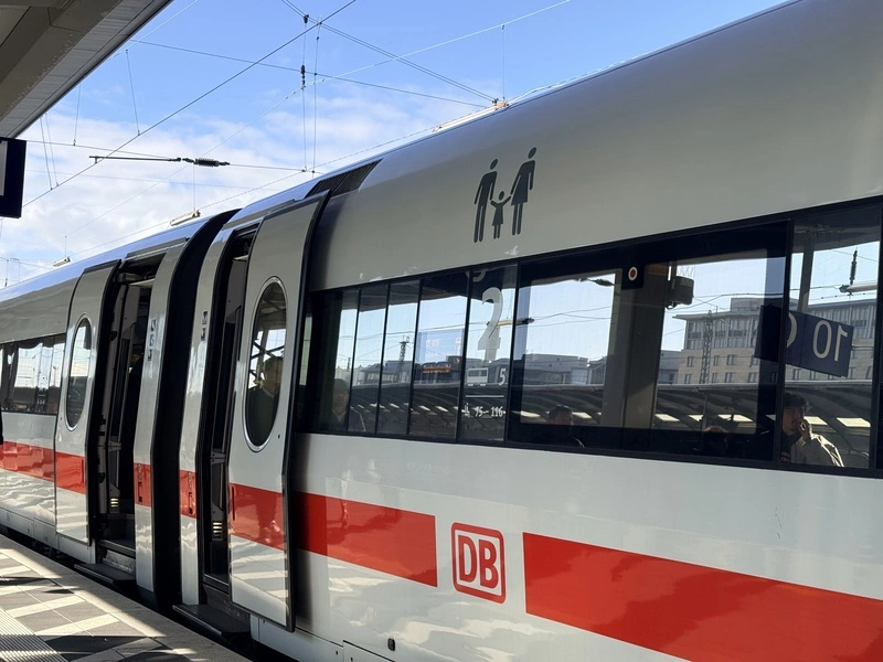 德鐵列車衛生紙用罄臨停　列車長衝超市採買獲封英雄