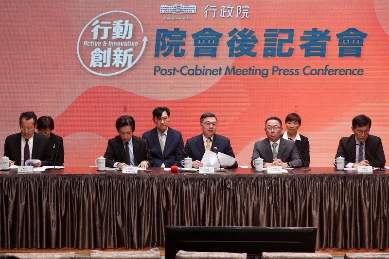 卓榮泰出席行政院會後記者會（3）