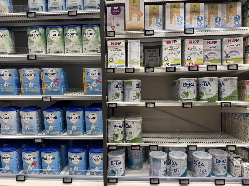 瑞士超市嬰兒奶粉架