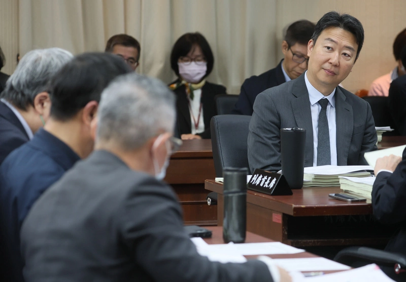 陳世凱列席立院交通委員會