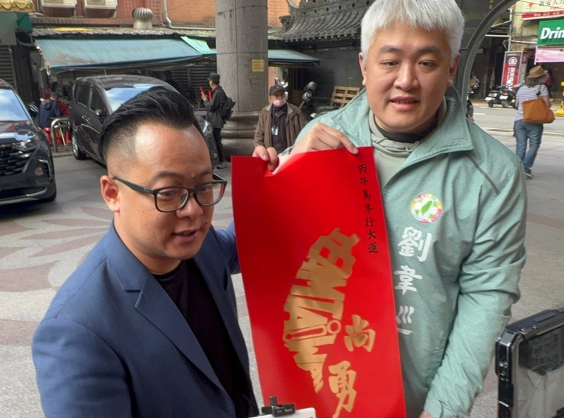 童子瑋基隆慶安宮發送「台灣尚勇」春聯