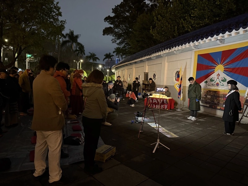 西藏抗暴67週年燭光晚會被擲鞭炮  無礙活動進行