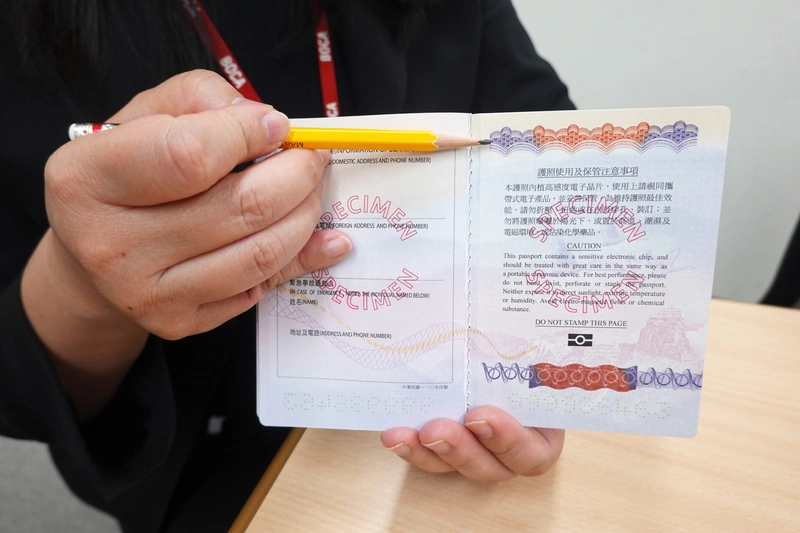 護照不能蓋紀念章劃線避免拗折　遺失補發效期打折