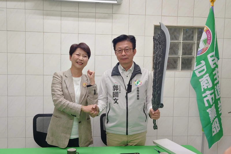 陳亭妃拜會郭國文　同聲團結面對藍白合挑戰