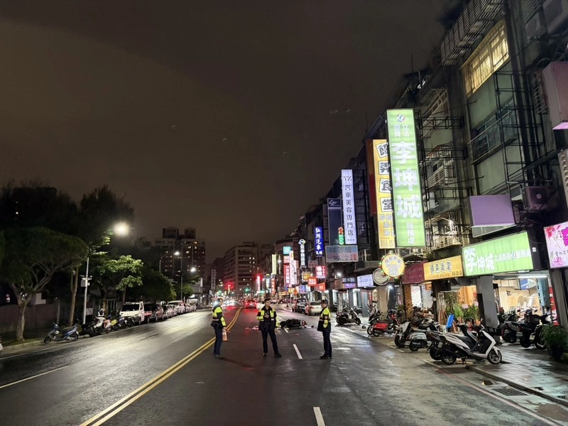 三重行人違規跨雙黃線挨撞　命危送醫搶救