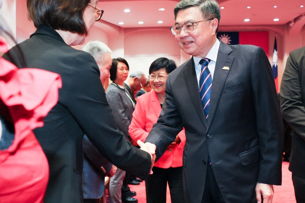 卓榮泰接見北美台派社團回國訪問團（2）