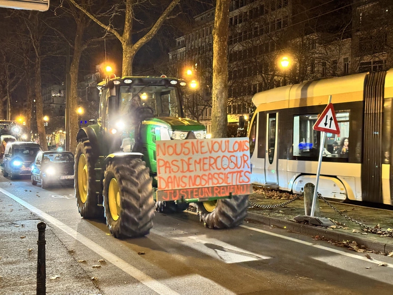 反對與南美簽自貿協議　歐盟農民上街抗議