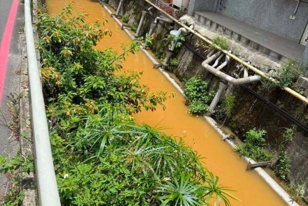 竹市圳溝現黃泥水 市府：疑豪雨沖刷上游泥沙