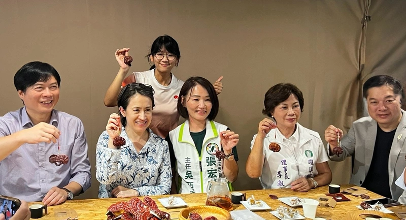 副總統訪宜蘭靈芝農場　提百億海外圓夢計畫助青農創新