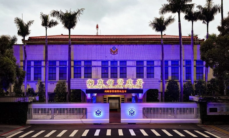 全球悼念殉職警察  警署、101大樓外牆點燈致敬